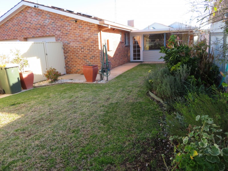 105 Acacia Avenue, Leeton NSW 2705