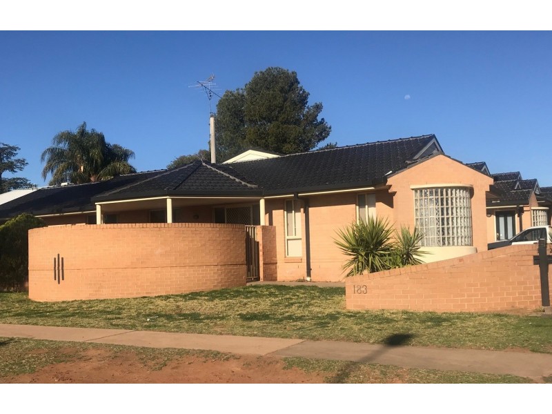 1/183 Palm Avenue, Leeton NSW 2705