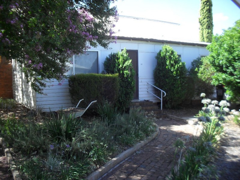 13 Grevillia Street, Leeton NSW 2705
