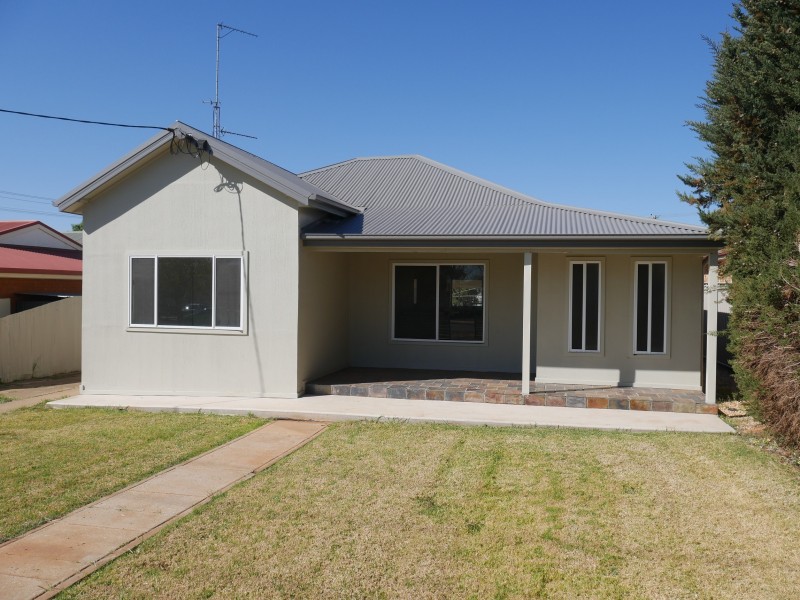 110 Wade Avenue, Leeton NSW 2705