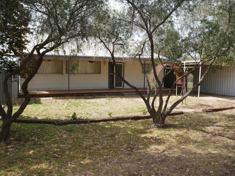 3 Hooey Rd, Leeton NSW 2705