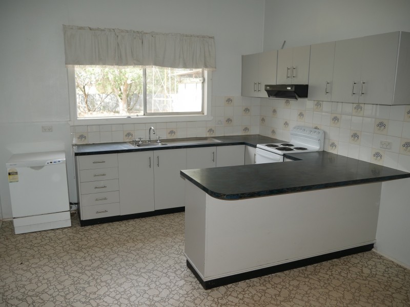 3 Hooey Rd, Leeton NSW 2705