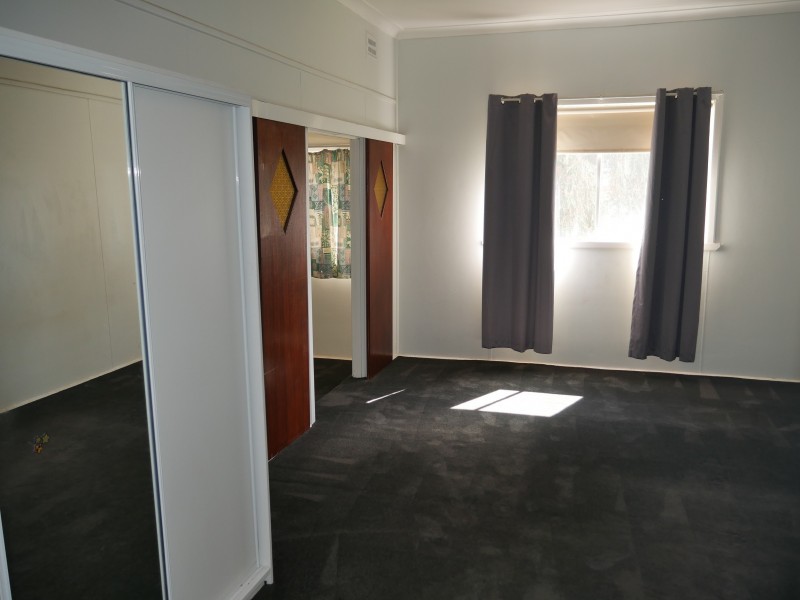 3 Hooey Rd, Leeton NSW 2705