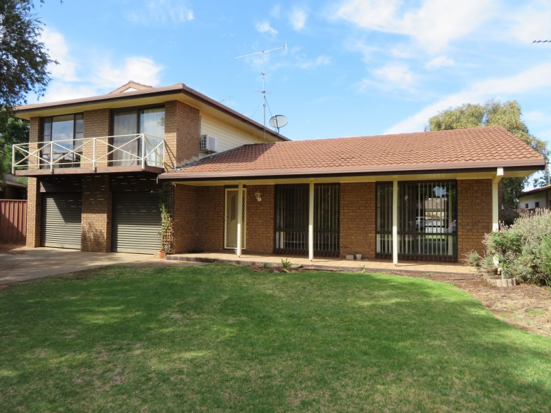 24 Roma Avenue, Leeton NSW 2705