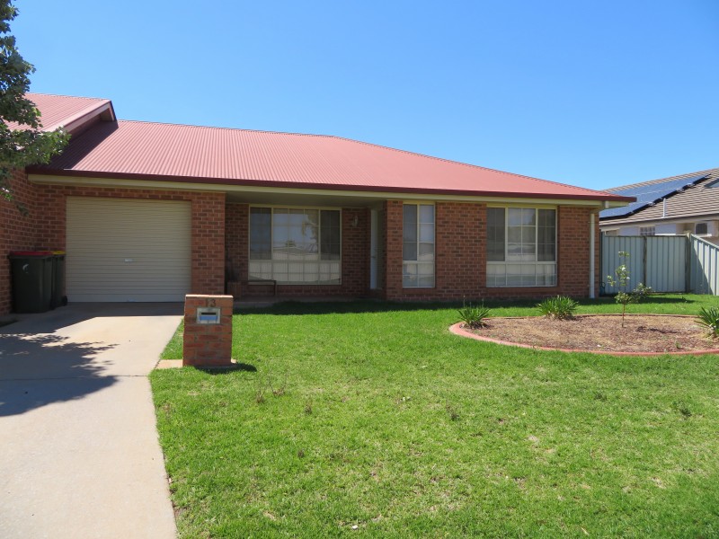 2/13 Boronia Road, Leeton NSW 2705