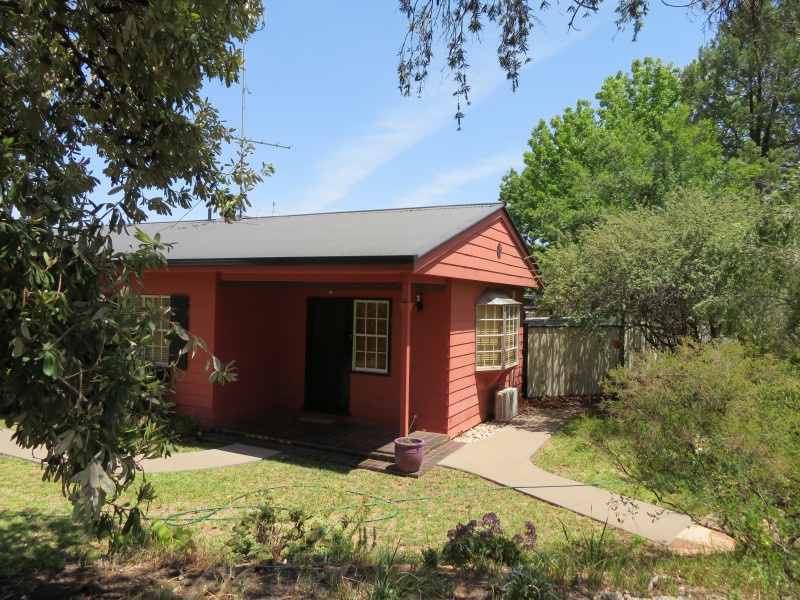 2 Flood Street, Narrandera NSW 2700