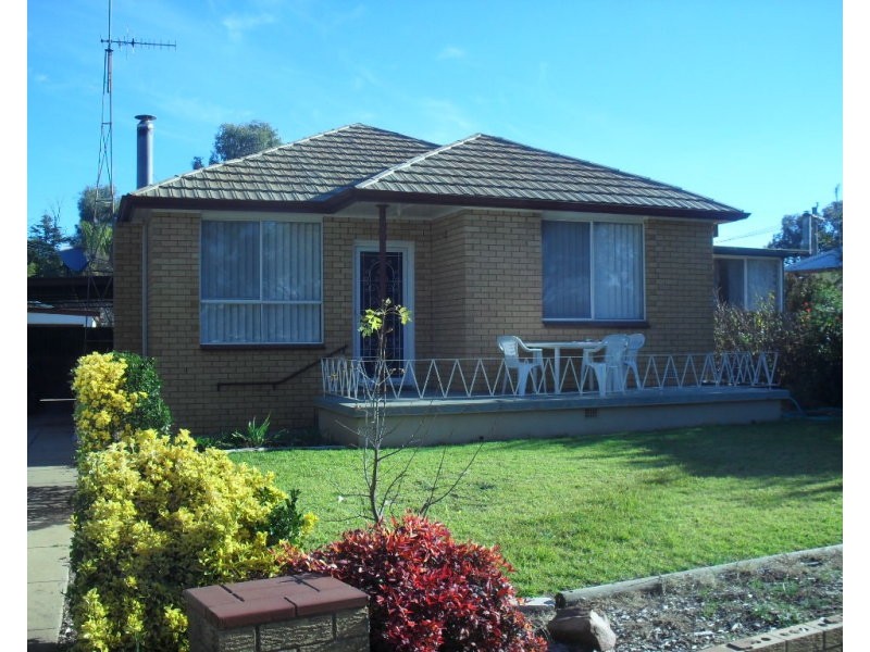 16 Railway Ave, Leeton NSW 2705