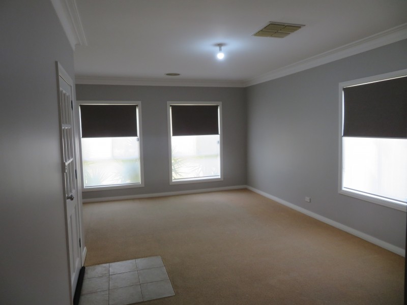 6 Teak Street, Leeton NSW 2705