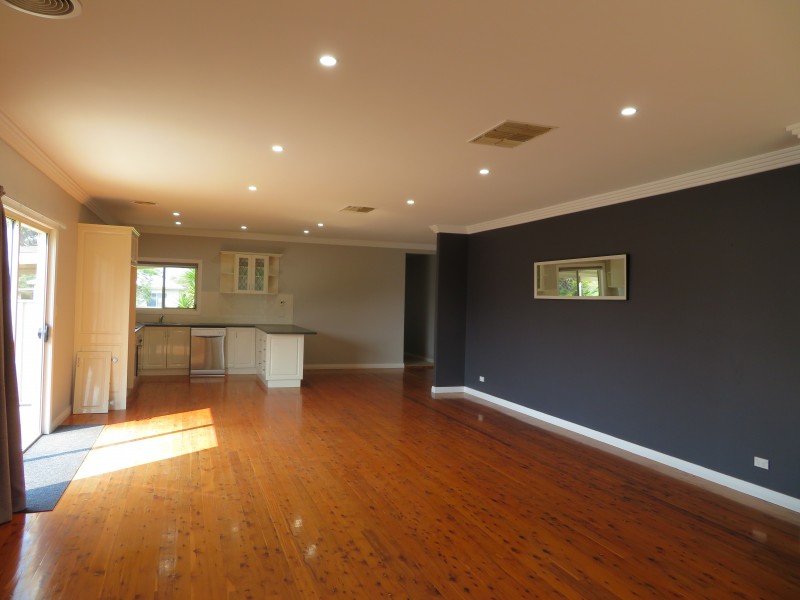 6 Teak Street, Leeton NSW 2705