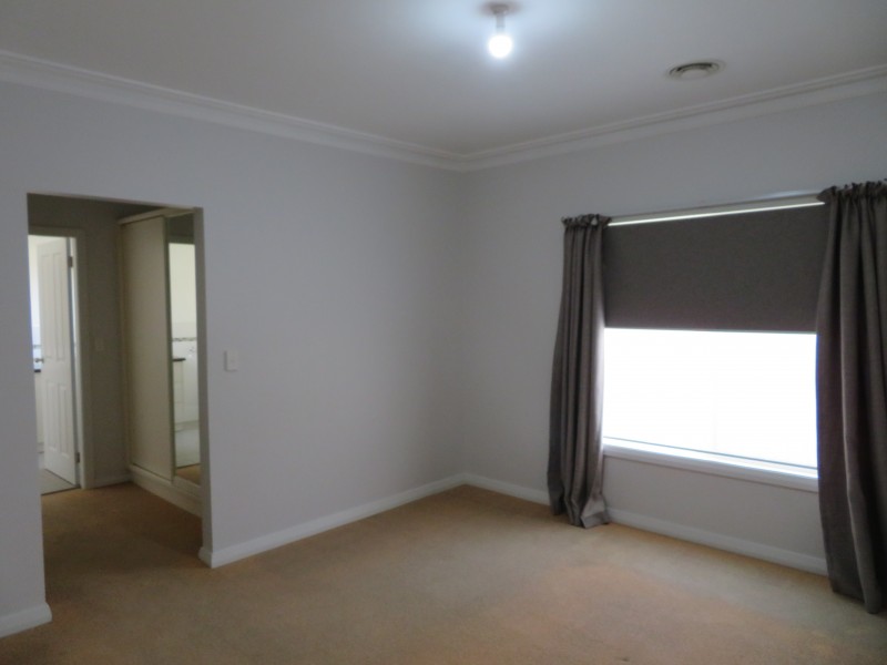 6 Teak Street, Leeton NSW 2705