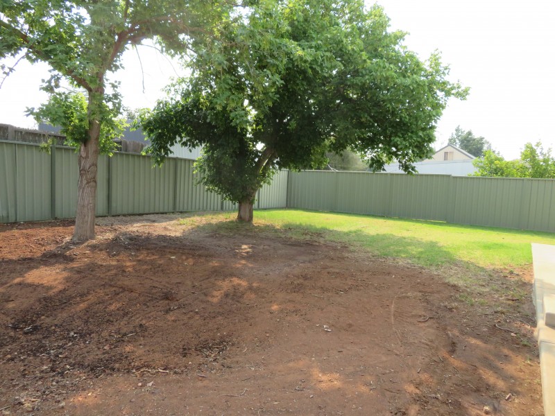 6 Teak Street, Leeton NSW 2705