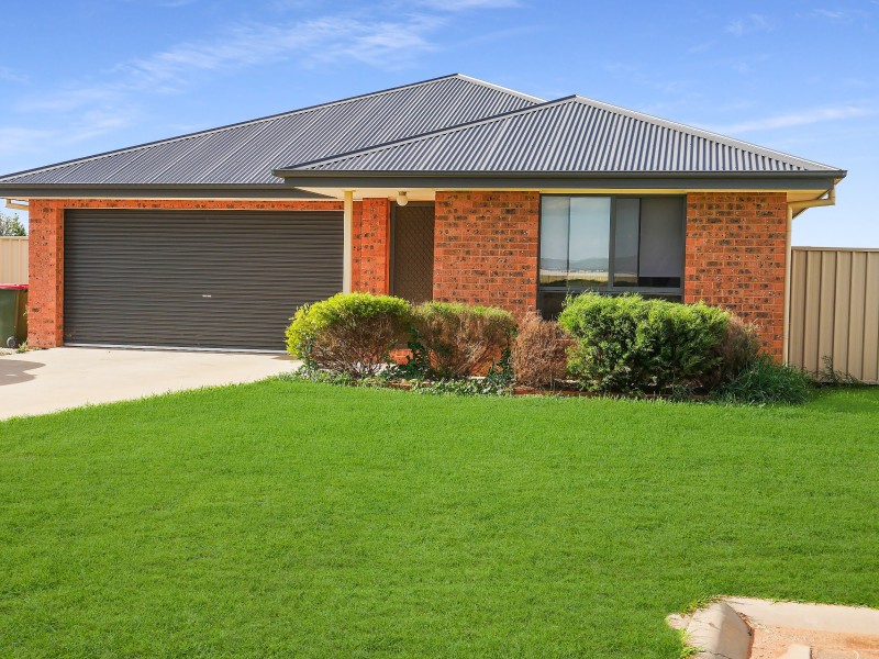 12 Golf Club Drive, Leeton NSW 2705