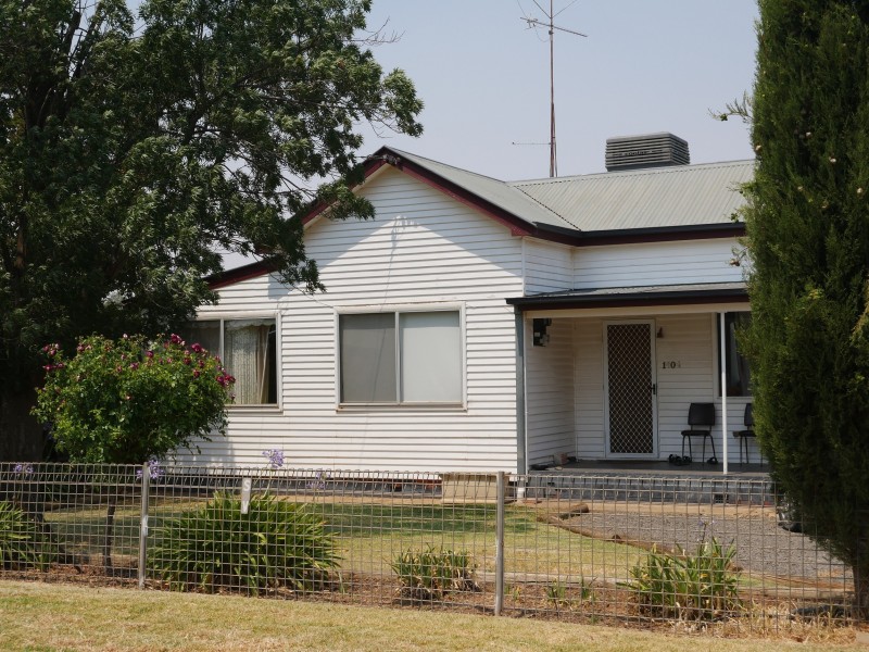 130 Petersham Road, Leeton NSW 2705