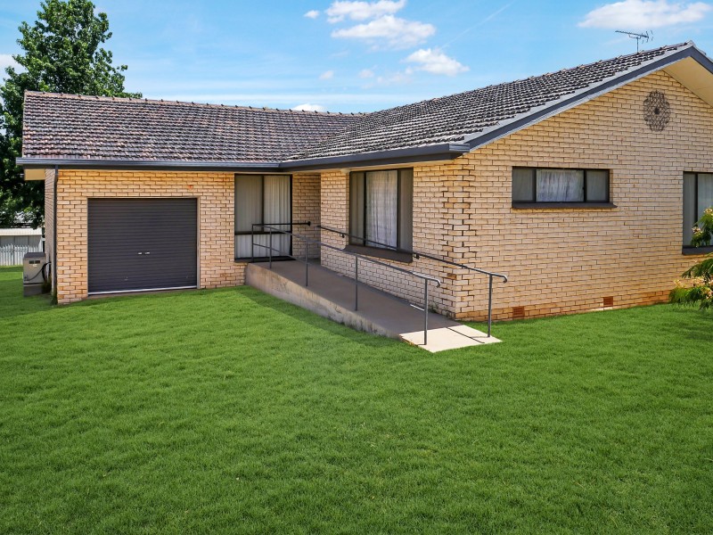 84 Douglas Street, Narrandera NSW 2700