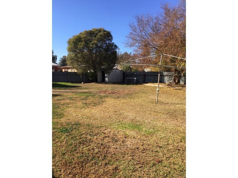 10 Russet Street, Leeton NSW 2705