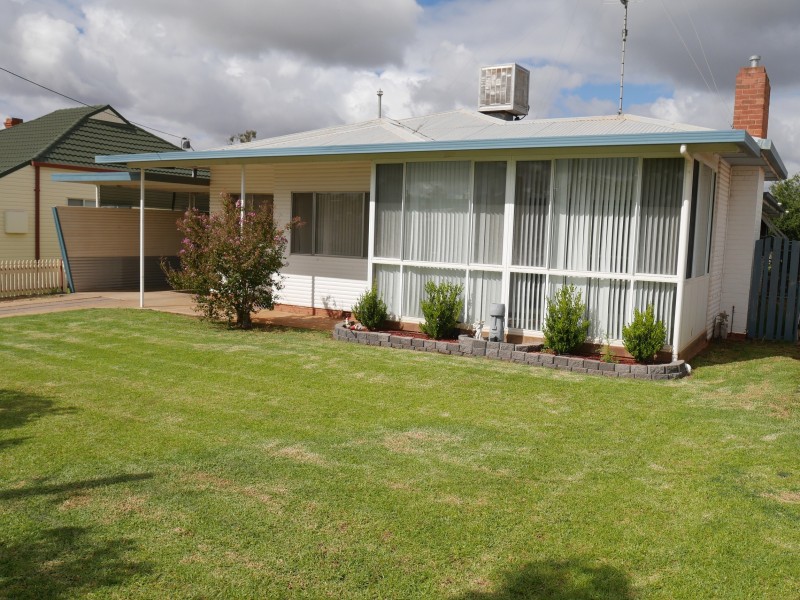 9 Jarrah St, Leeton NSW 2705