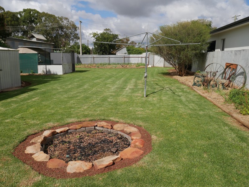 9 Jarrah St, Leeton NSW 2705