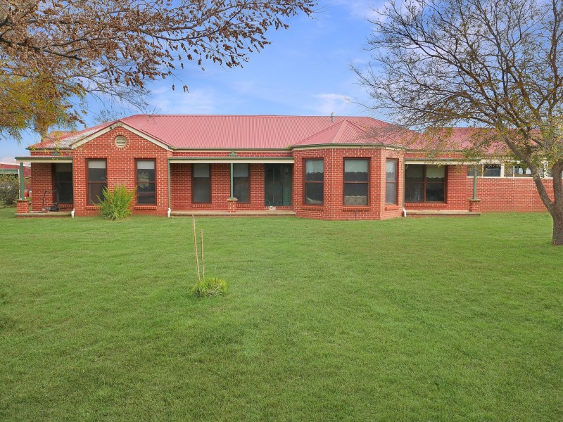 128 Toorak Road, Leeton NSW 2705