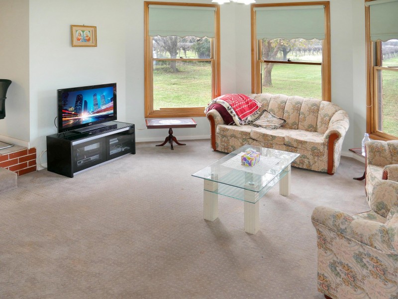 128 Toorak Road, Leeton NSW 2705
