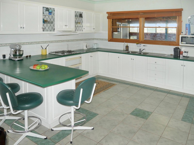 128 Toorak Road, Leeton NSW 2705