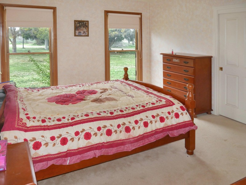 128 Toorak Road, Leeton NSW 2705