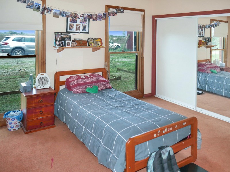 128 Toorak Road, Leeton NSW 2705