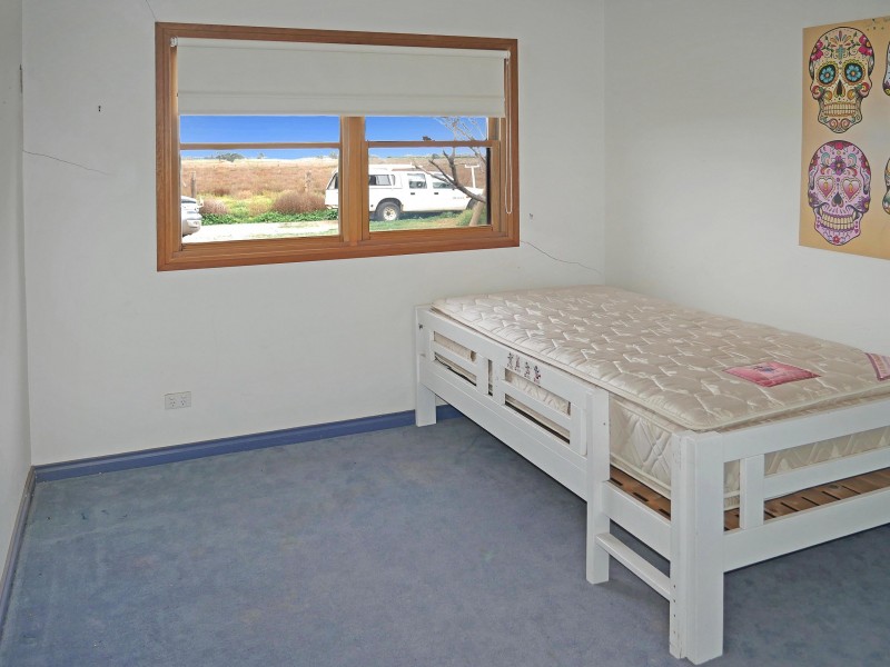 128 Toorak Road, Leeton NSW 2705