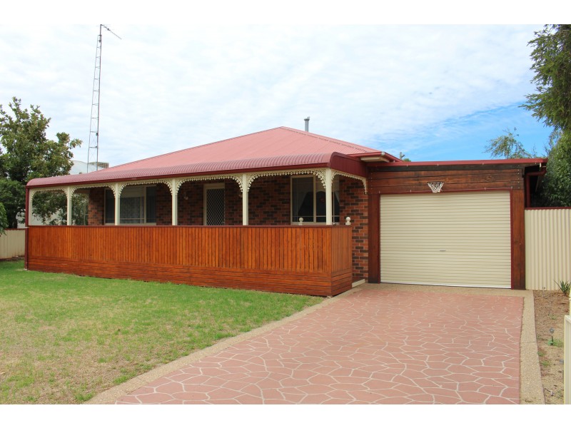 24 Jacaranda Ave, Leeton NSW 2705