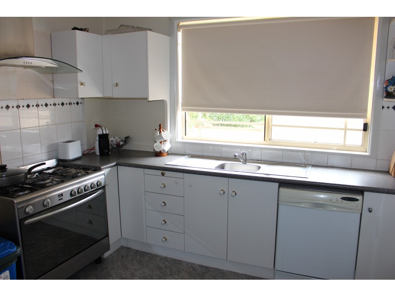 24 Jacaranda Ave, Leeton NSW 2705