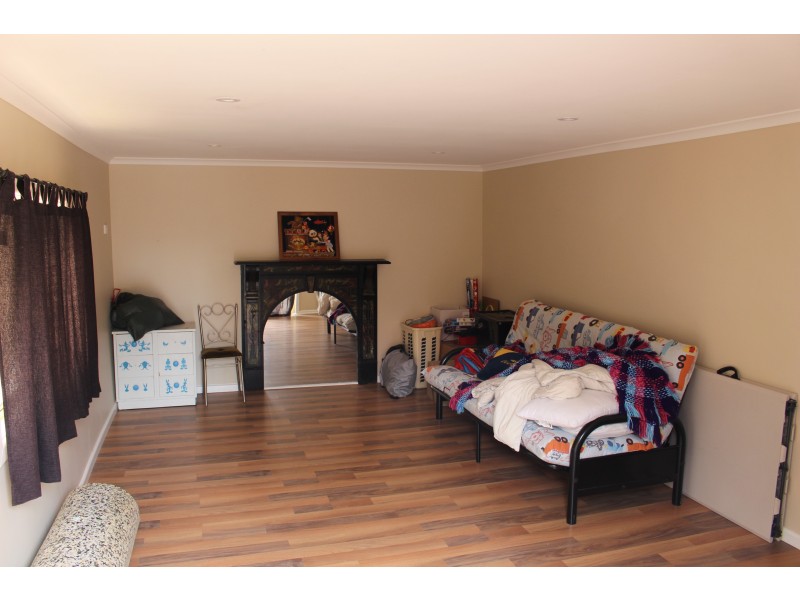 24 Jacaranda Ave, Leeton NSW 2705