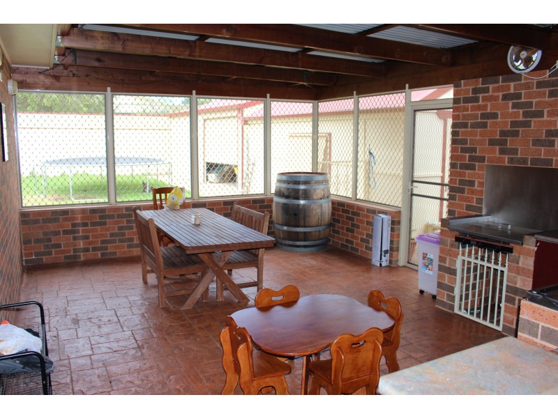 24 Jacaranda Ave, Leeton NSW 2705