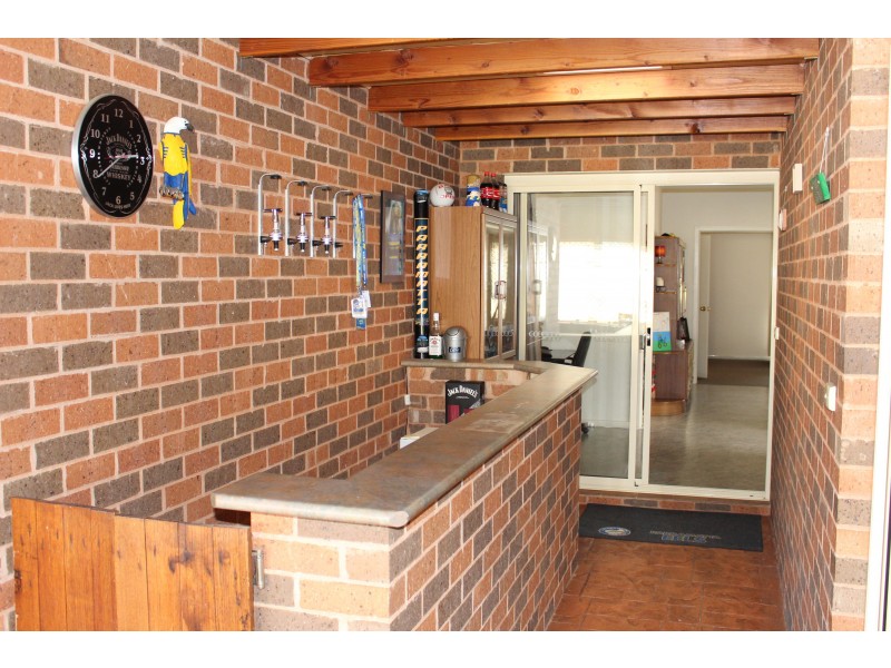 24 Jacaranda Ave, Leeton NSW 2705