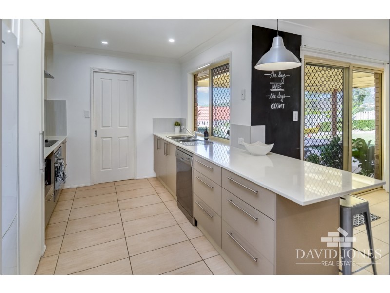 10 Midway Terrace, Pacific Pines QLD 4211