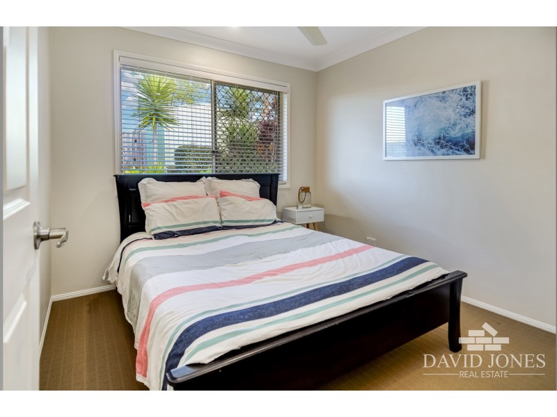 10 Midway Terrace, Pacific Pines QLD 4211