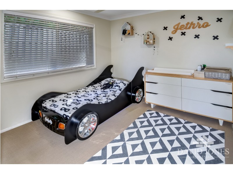 10 Midway Terrace, Pacific Pines QLD 4211