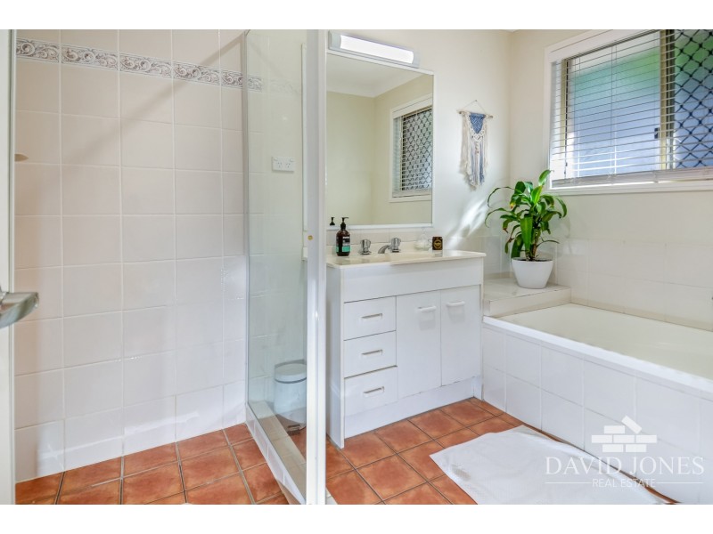 10 Midway Terrace, Pacific Pines QLD 4211