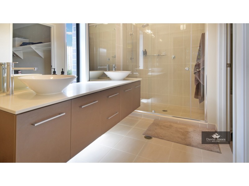 8 Ellenborough Avenue, Ormeau Hills QLD 4208