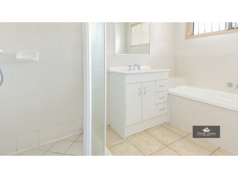 33 Gawain Drive, Ormeau QLD 4208