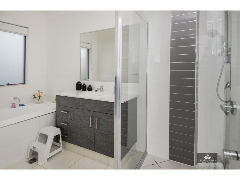 8 Arrowsmith Crescent, Gold Coast North, Ormeau Hills QLD 4208