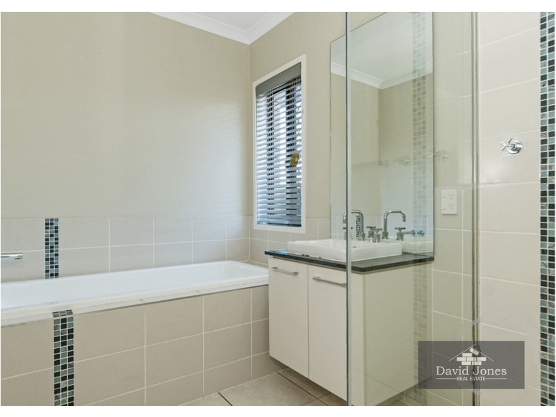 55 Ridgevale Boulevard, Holmview QLD 4207