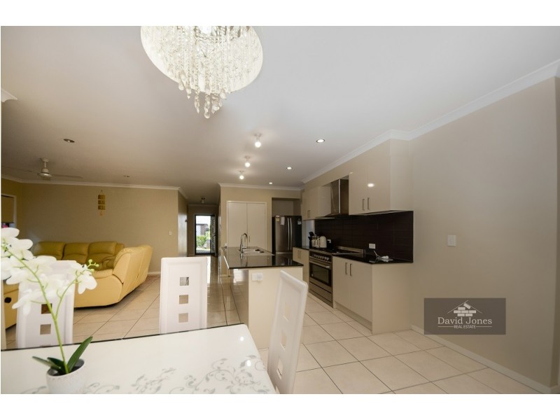 55 Ridgevale Boulevard, Holmview QLD 4207