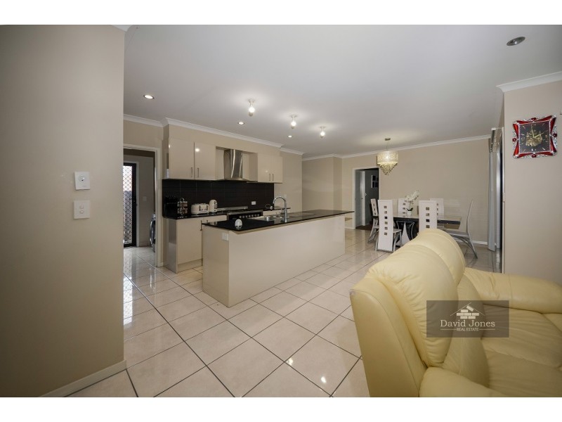 55 Ridgevale Boulevard, Holmview QLD 4207