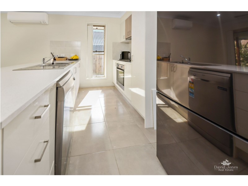 69 Voyager Tce, Pimpama QLD 4209