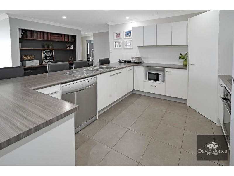 15 Hazelmere Crescent, Ormeau QLD 4208