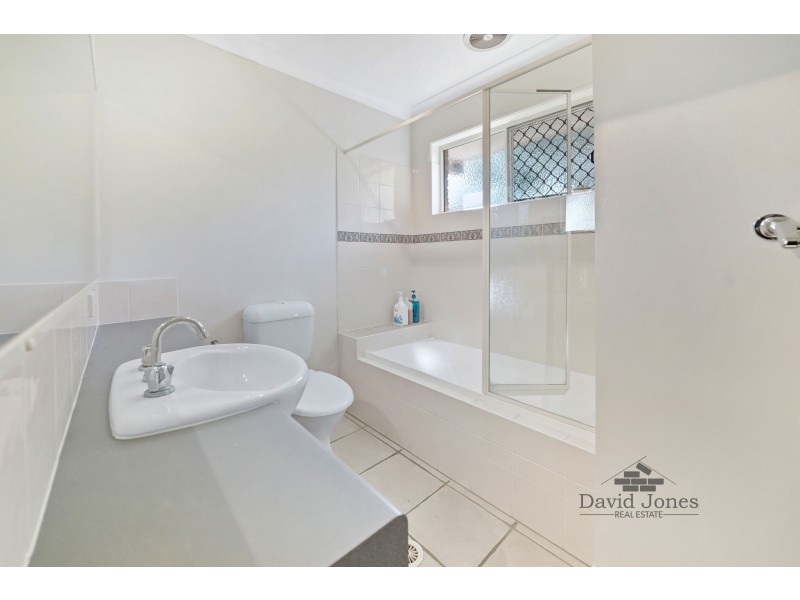 48 Hogan Place, Seventeen Mile Rocks QLD 4073