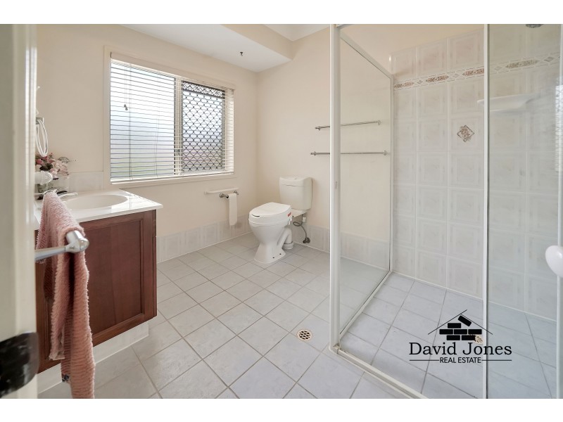 3 Cambridge Crescent, Forest Lake QLD 4078