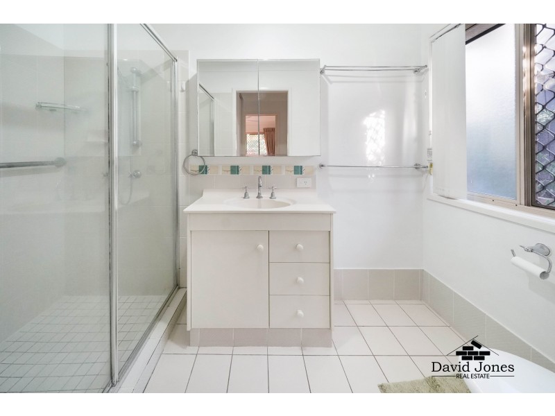 8 Zoeller Drive, Parkwood QLD 4214