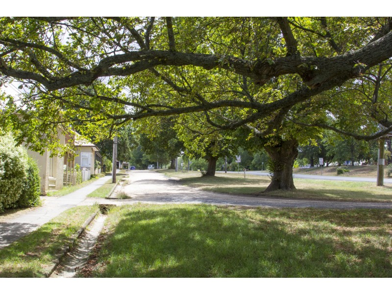 14 Lauder place, Romsey VIC 3434