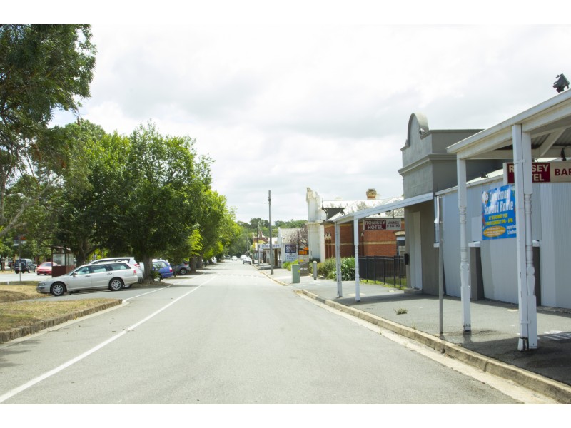 14 Lauder place, Romsey VIC 3434