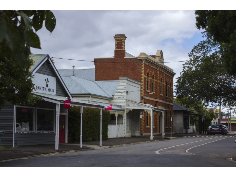 14 Lauder place, Romsey VIC 3434